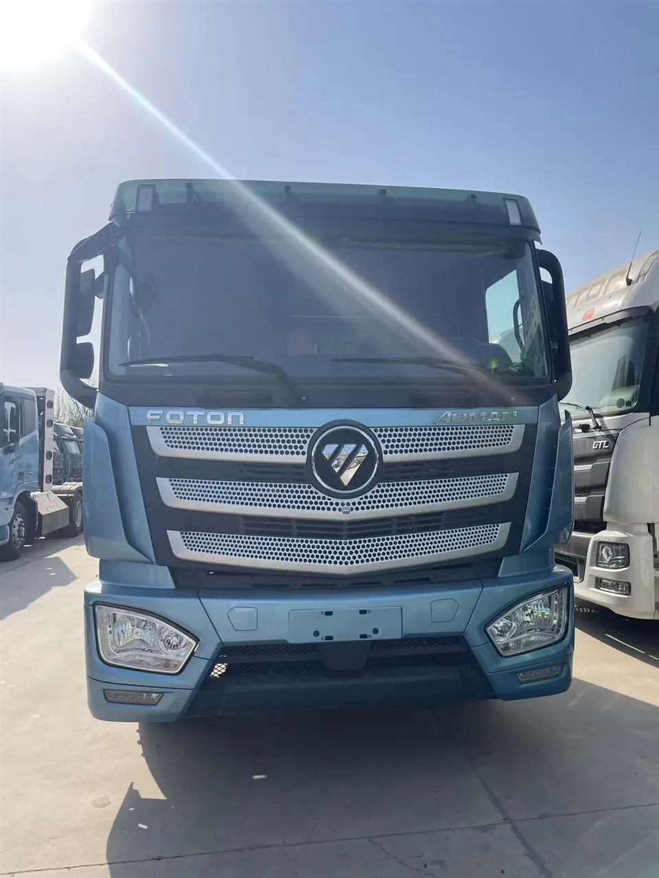 Трактор Auman