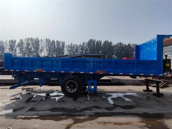 Напівпричіп із заднім самоскидом-